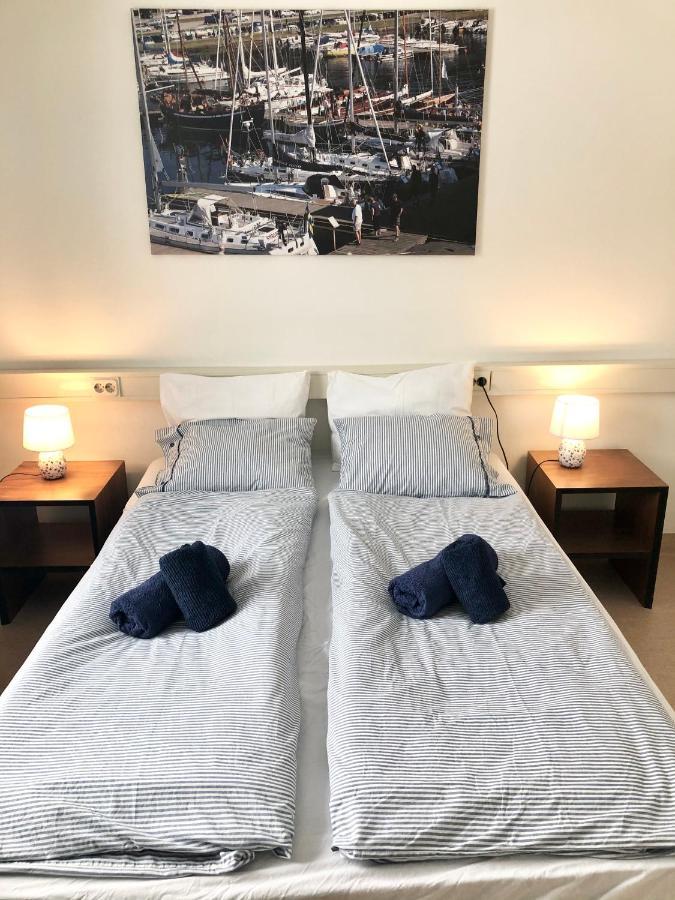 Henans Hostel In The Marina Ngoại thất bức ảnh